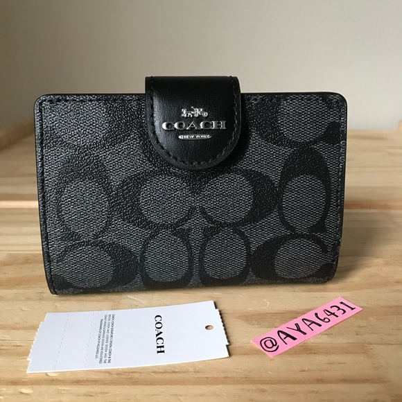 Coach wallet🎈🎈 - Picture 1 of 8